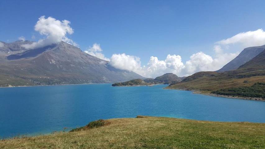 Gîte pour 4 personnes, avec vue ainsi que jardin et terrasse à Avrieux - 2