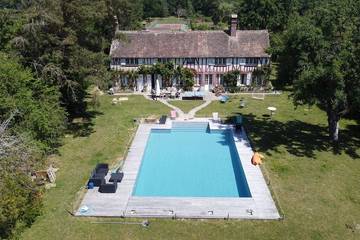 Gîte pour 10 personnes, avec jardin à Adainville