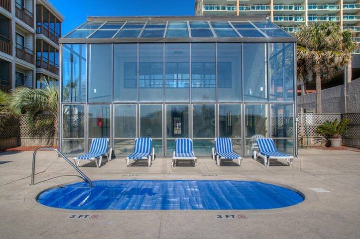 Vacation rental for 4 people, with hot tub and pool as well as balcony in North Myrtle Beach