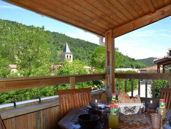 Gîte pour 4 personnes, avec piscine et terrasse à Roquefeuil