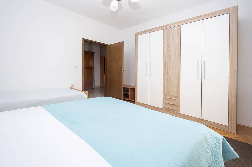 Cały apartament, Apartament wakacyjny dla 10 osób z balkon/ taras in Brodarica, Żupania szybenicko-knińska