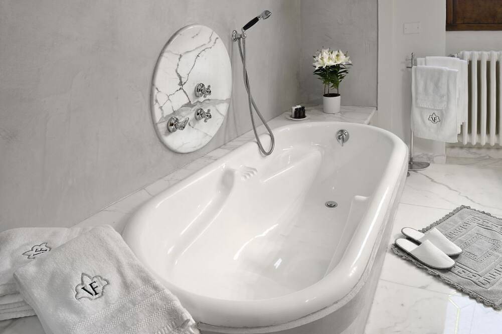 Superior Settimo Cielo with A/C and Private Bathroom in Villa le Facezie B&B in Terranuova Bracciolini, Valdarno