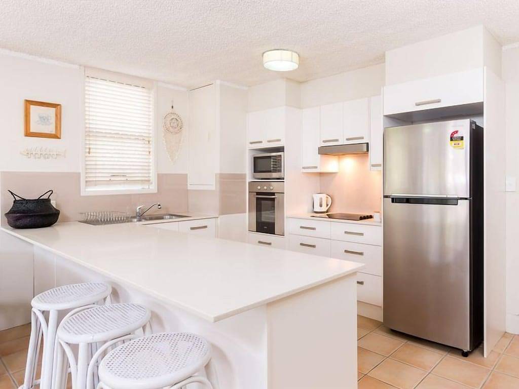 Ganze Wohnung, Burleigh Beach Pad 100 m vom Strand entfernt - atemberaubend in Burleigh Heads, Queensland