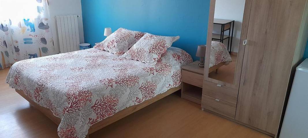 Chambre d’hôte pour 3 personnes, avec vue ainsi que jardin et piscine, adapté aux familles à Cazouls-lès-Béziers - 2
