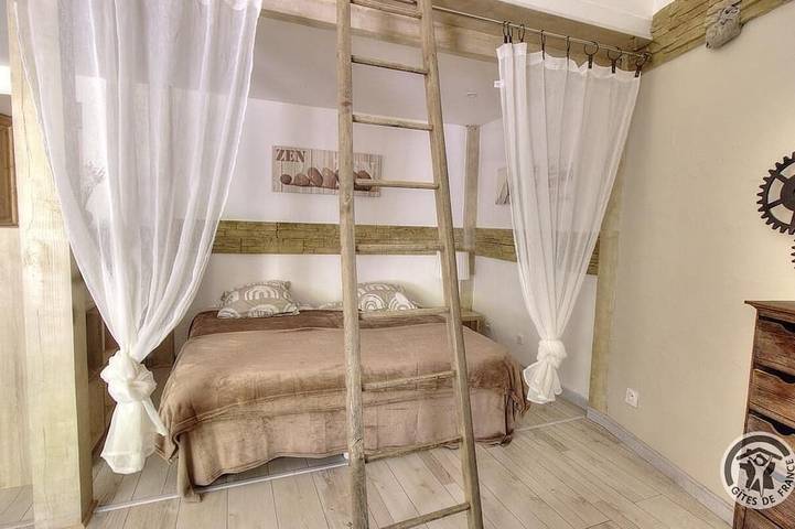 Location de vacances pour 15 personnes, avec jardin, animaux acceptés à Beaujeu - 4