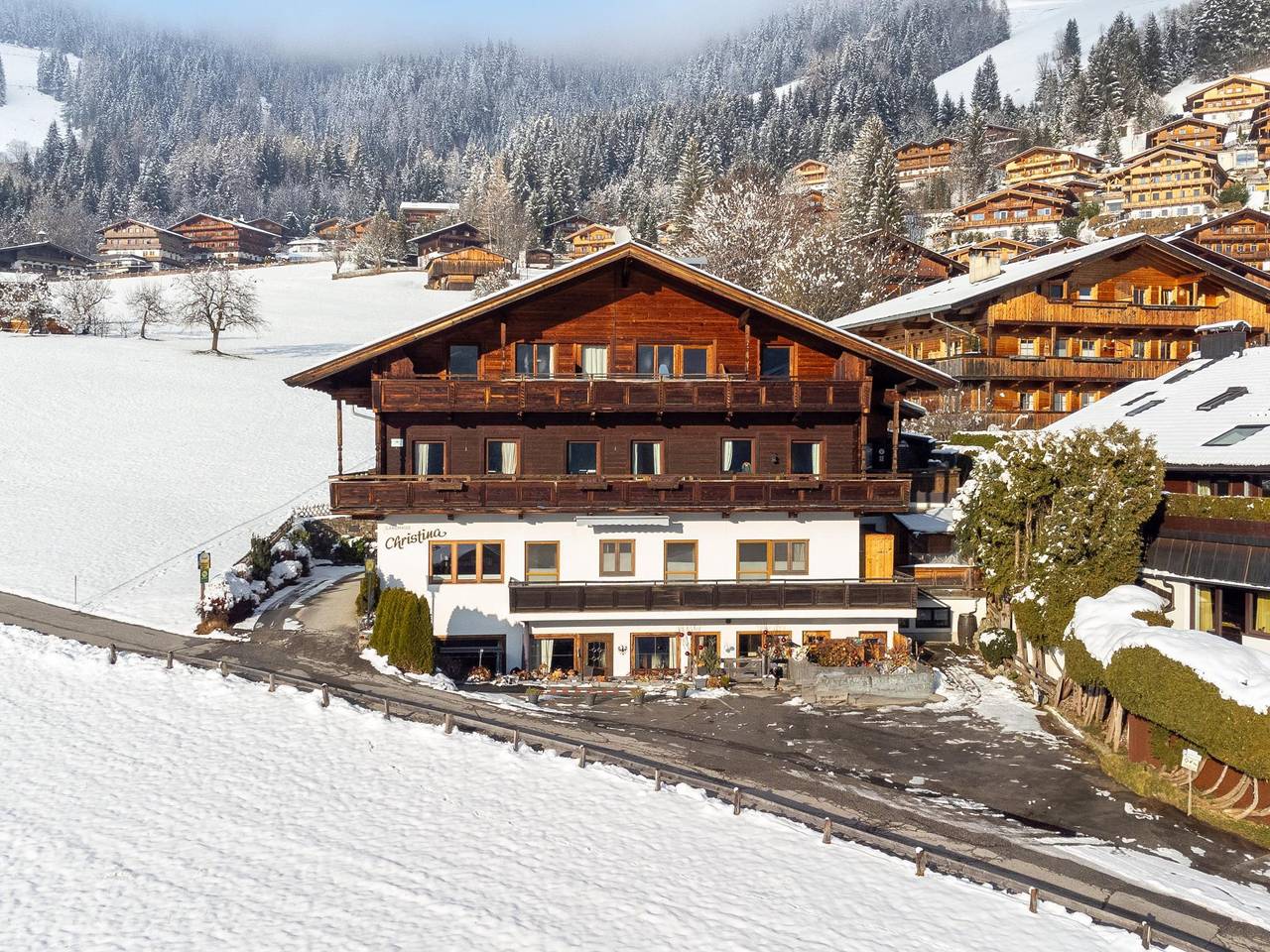 Apartamento inteiro, Spacious apartment close to the centre in Alpbach, Alpes de Kitzbuhel