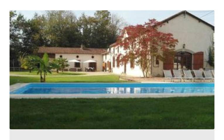 Location de vacances pour 14 personnes, avec Terrasse et Jardin ainsi que Piscine et Vue à Buzon