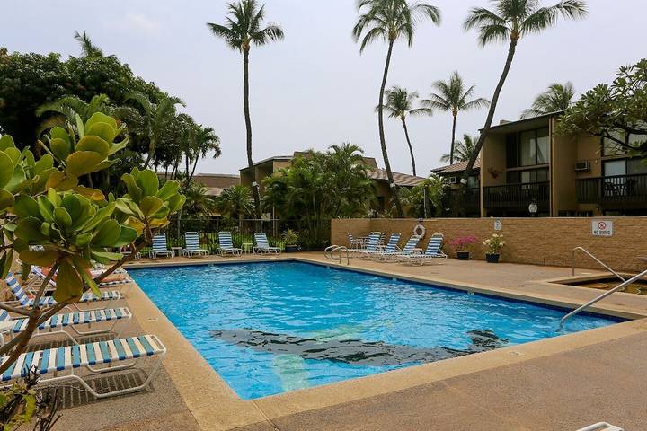 Vacation rental for 6 people, with hot tub and yard as well as pool and balcony in Kihei