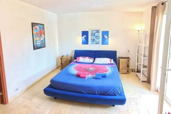 Chambre d’hôte pour 2 personnes, avec jardin et piscine