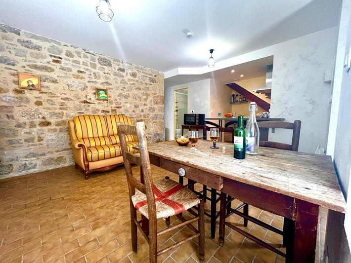Gîte pour 2 personnes, avec terrasse et vue dans Vimenet