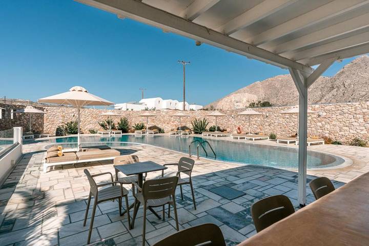 Appart’hôtel pour 3 personnes, avec vue ainsi que piscine et jardin
