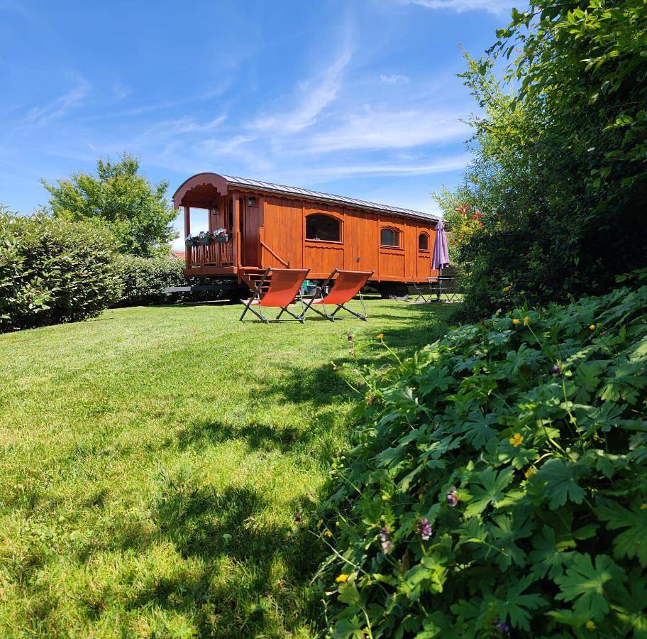 Gîte insolite en Champagne - Roulotte des Cahouriaux in Nanteuil-la-Forêt, Parc naturel régional de la Montagne de Reims