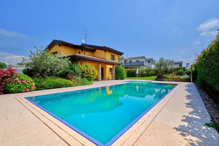 Chalet para 8 personas, con jardín y piscina - 1