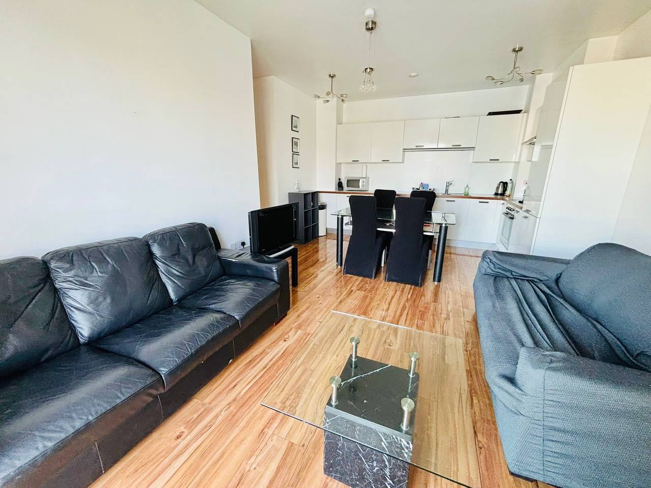 Geheel vakantieappartement, Super Grand Water Front View 2 Beds / 2 Baths in Dublin, County Dublin