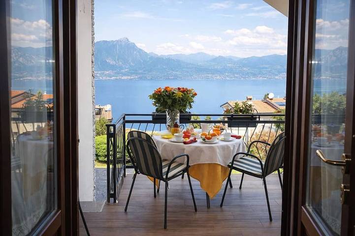 Villa pour 3 personnes, avec jardin et balcon, animaux acceptés à Torri del Benaco