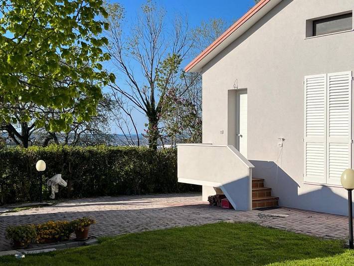 Casa vacanza per 7 persone, con Balcone e Terrazza nonché Giardino a San Costanzo