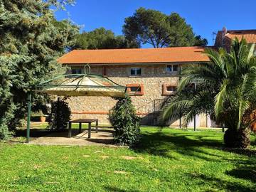 Gîte pour 6 personnes, avec terrasse ainsi que piscine et jardin à La Londe-les-Maures