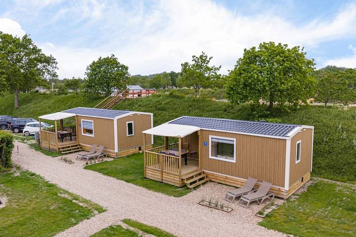 Camping voor 4 personen, with balkon/terras and uitzicht op het meer as well as terras in Zuid-Holland