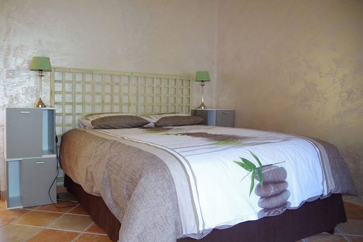 Gîte pour 4 personnes, avec terrasse et jardin à Meyreuil - 2