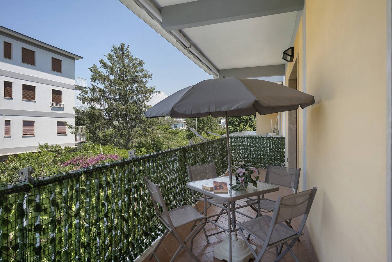 Appartamento 'Sorrento Beach and Center' con vista mare, terrazza privata e giardino in comune in Sorrento, Penisola Sorrentina