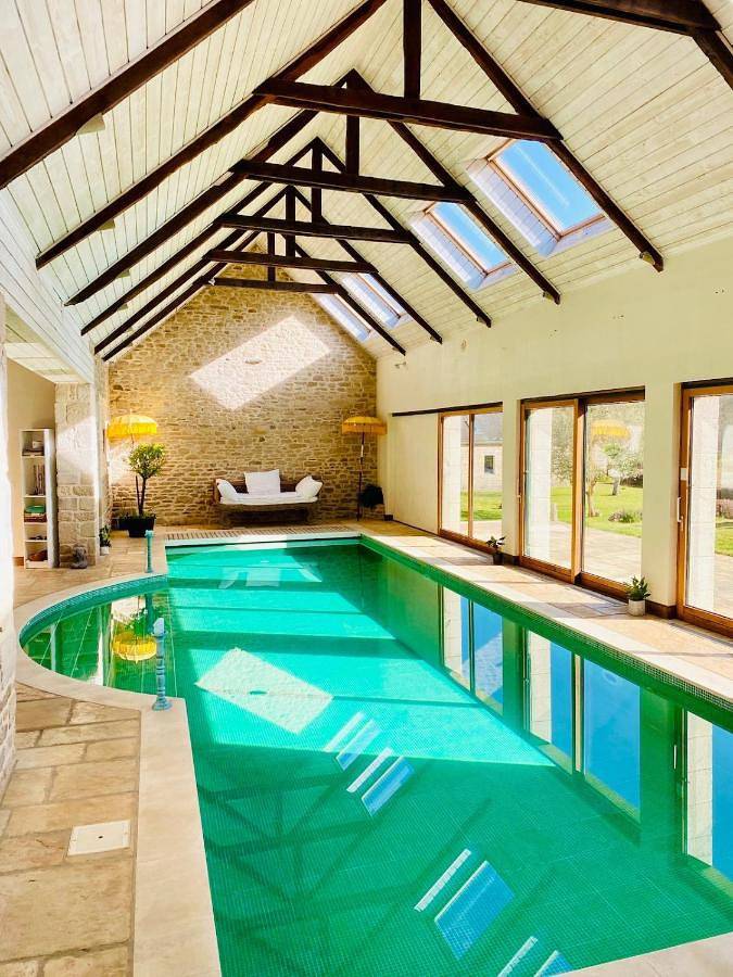 Location de vacances pour 6 personnes, avec jardin et jacuzzi ainsi que sauna et piscine à Ploërdut