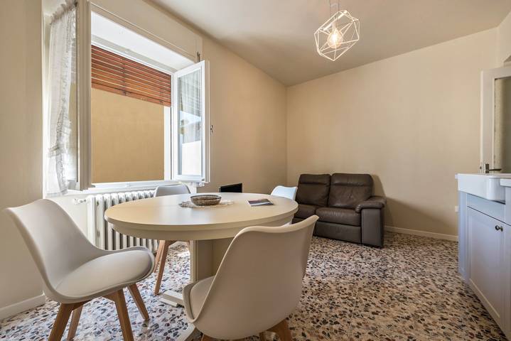 Entire apartment, Apartment "Nonna Fina" with Lake & Mountain View, Shared Pool & Wi-Fi in Oldesio, Tignale