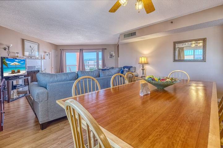 Vacation rental for 6 people, with pool and balcony in Indian Shores