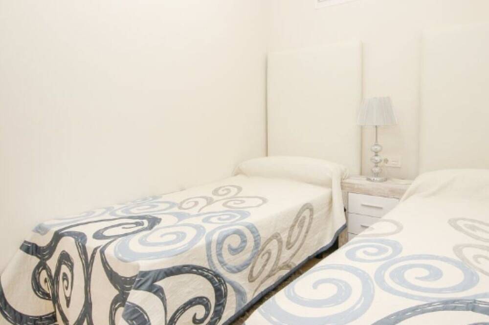 Prachtig 4 slaapkamer frontline golf herenhuis in Artola, Marbella