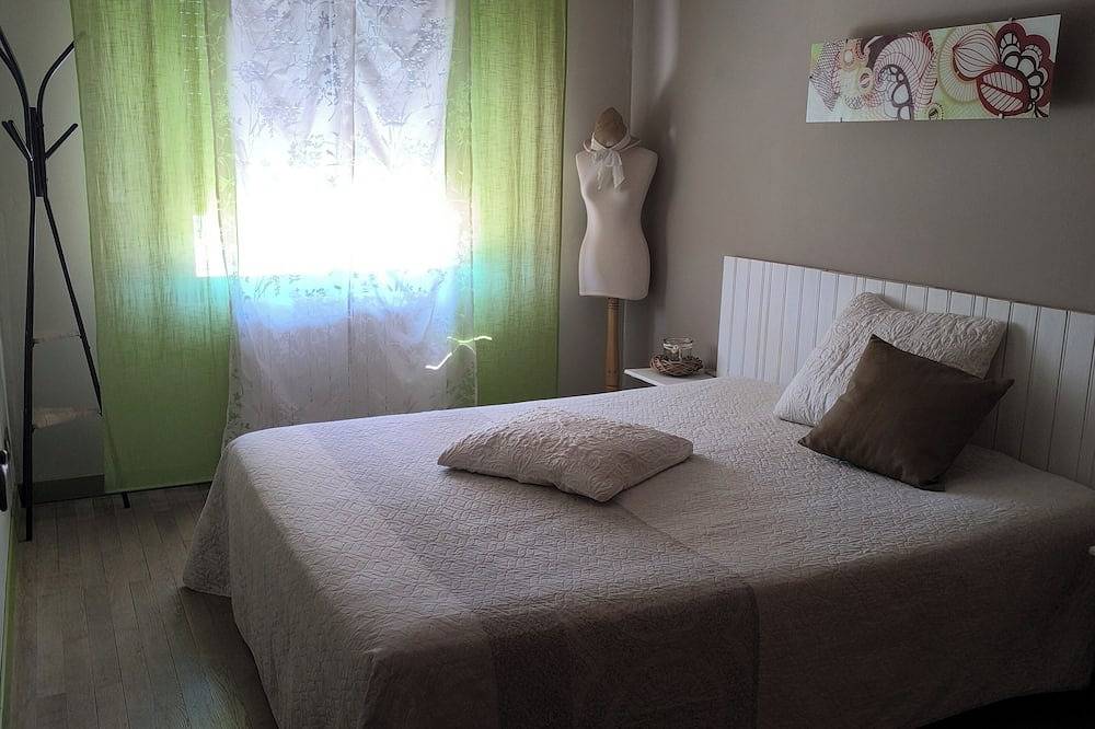 Vacation rental house in provence with jacuzzi (avignon) in Sarrians, Vaucluse