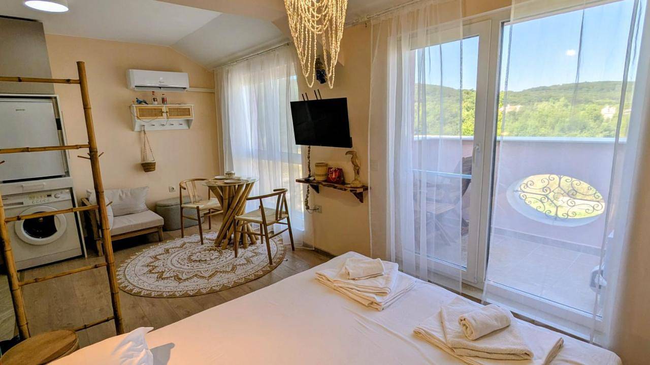 Cały apartament, 2 Stylish Studios - 100m from Smokinya Kavatsi Beach by Flat Mаnager in Budzhaka, Sozopol