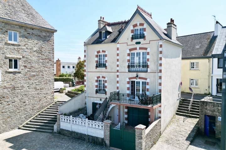Villa authentique Vue mer 360 Les pieds dans l’eau in Larmor-Plage, Côte des Mégalithes