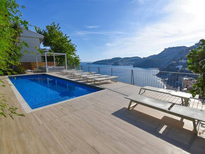 Location de vacances pour 12 personnes, avec jardin ainsi que vue sur l’océan et piscine, adapté aux familles à Almuñecar - 2