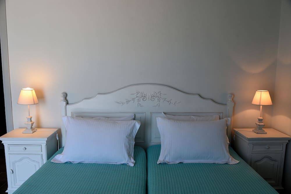 Een ruime 2-niveau 2-slaapkamer Town-huis met een prachtig uitzicht op de Egeïsche Zee in Petra (Griekenland), Lesbos