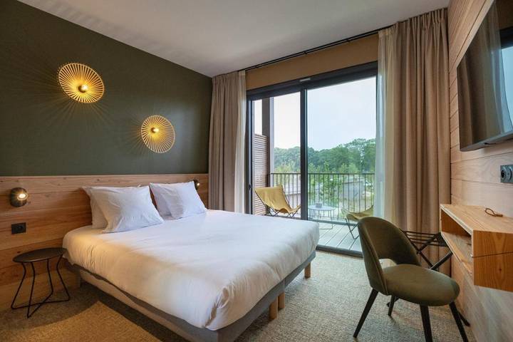 Hotel voor 12 personen, met Terras en Tuin in Versailles
