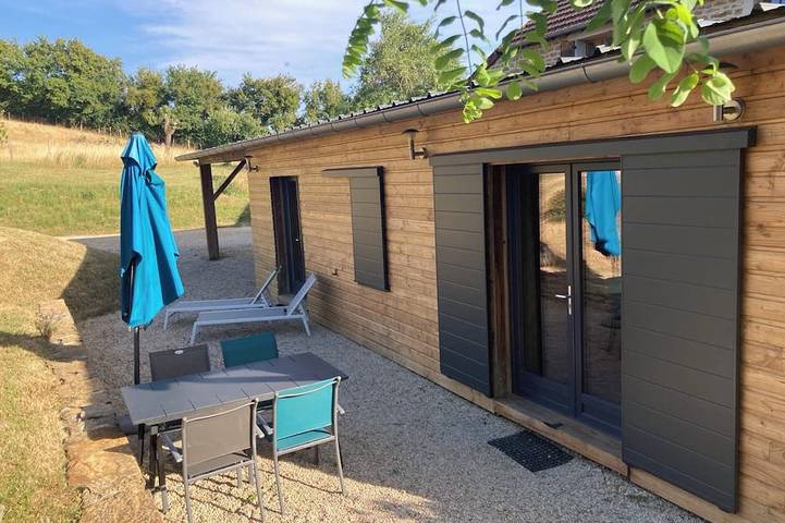 Gîte pour 4 personnes, avec Jacuzzi ainsi que Terrasse et Jardin à Le Puley