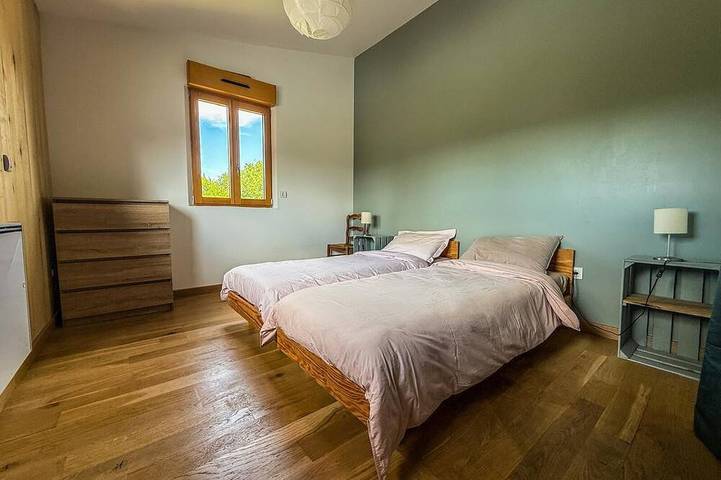 Gîte pour 8 personnes, avec terrasse et jardin, animaux acceptés à Saint-Brisson - 3