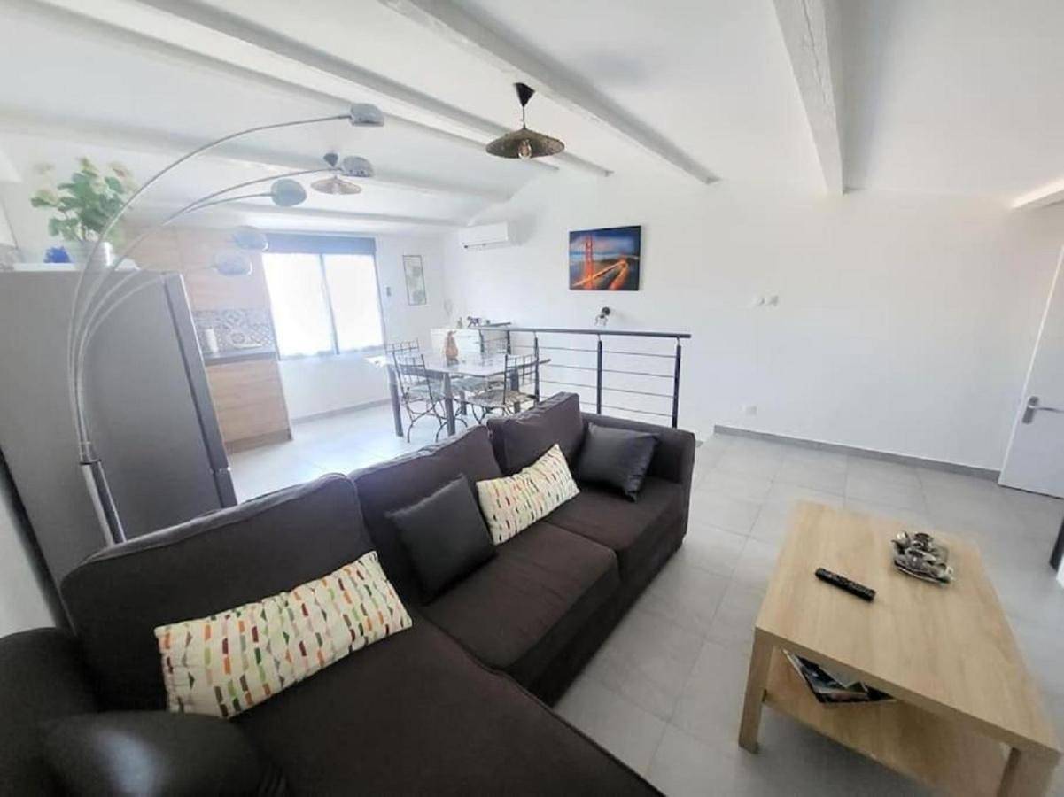 Two-Bedroom House in Port-de-Bouc, Côte méditerranéenne (France)