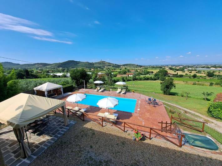 Agriturismo per 8 persone, con giardino e piscina nonché panorama a Castiglion Fiorentino