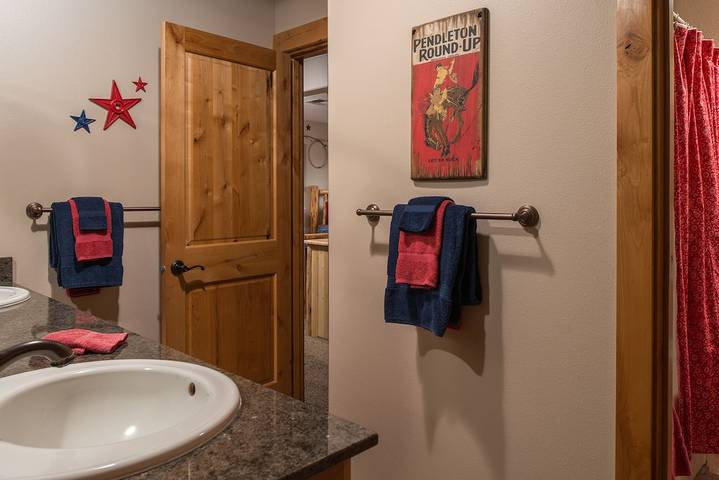 Vacation house for 16 people, with hot tub and terrace as well as pool in Oregon