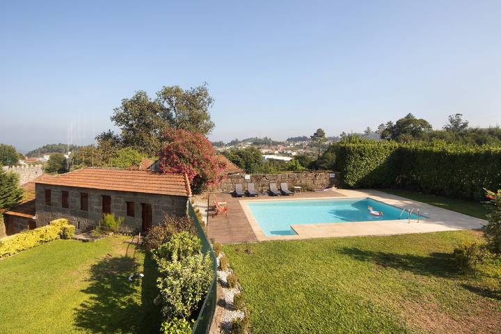 Casa do Mirante: Private Pool, Terrace & Wi-Fi in Penafiel in Penafiel, Porto District