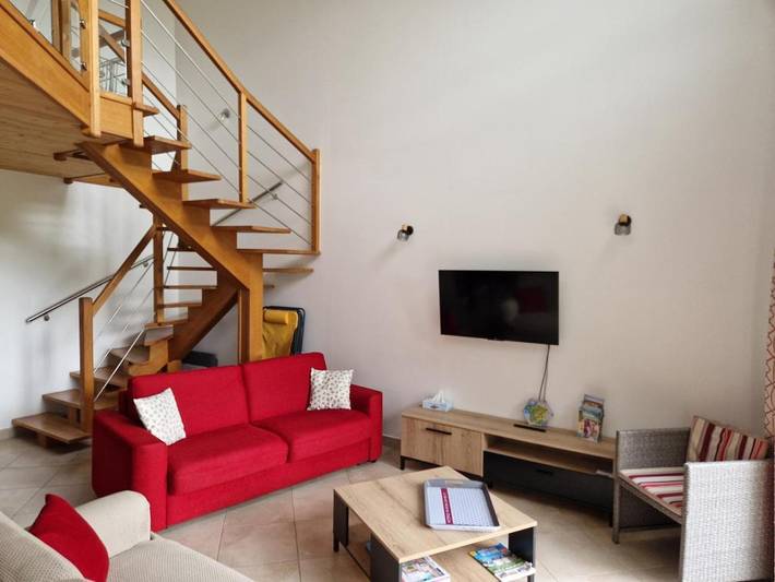 Location de vacances pour 8 personnes, avec terrasse, adapté aux familles à Saint-Claude-de-Diray - 2