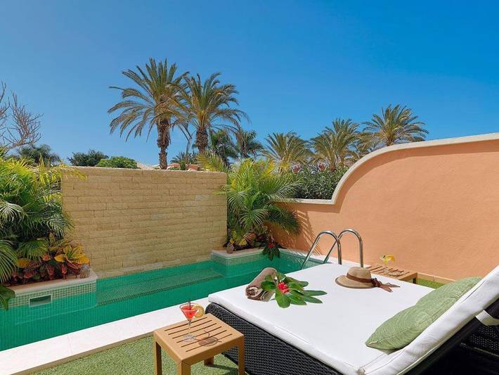 Hôtel pour 5 personnes, avec bassin pour enfant et jardin ainsi que jacuzzi et piscine, adapté aux familles
