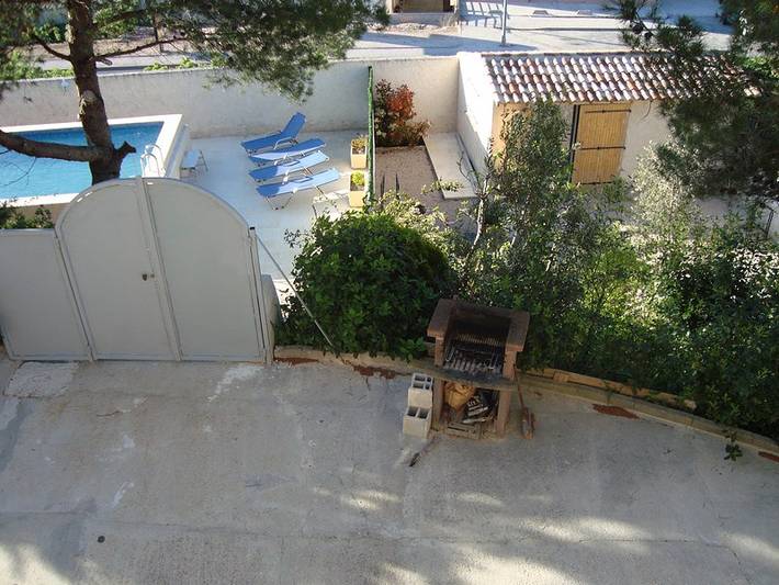Gîte pour 4 personnes, avec jardin ainsi que terrasse et piscine, animaux acceptés dans les Bouches-du-Rhône - 4