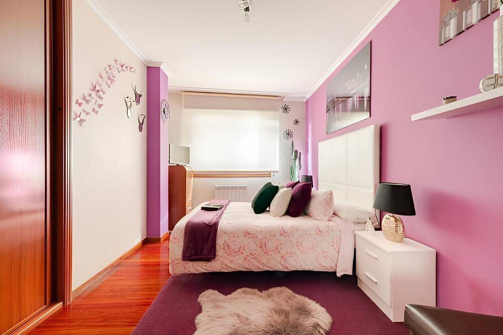 Apartamento entero, ✰ Confort y diseño en el centro de Ponteareas ✰ Amplio garaje / Wifi / Netflix in Puenteareas, Provincia de Pontevedra