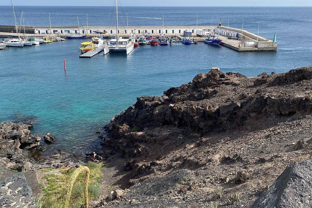 Ganze Wohnung, 1 Bedroom apartment, sea views, old town, 30m from the boardwalk. in Puerto del Carmen, Tías