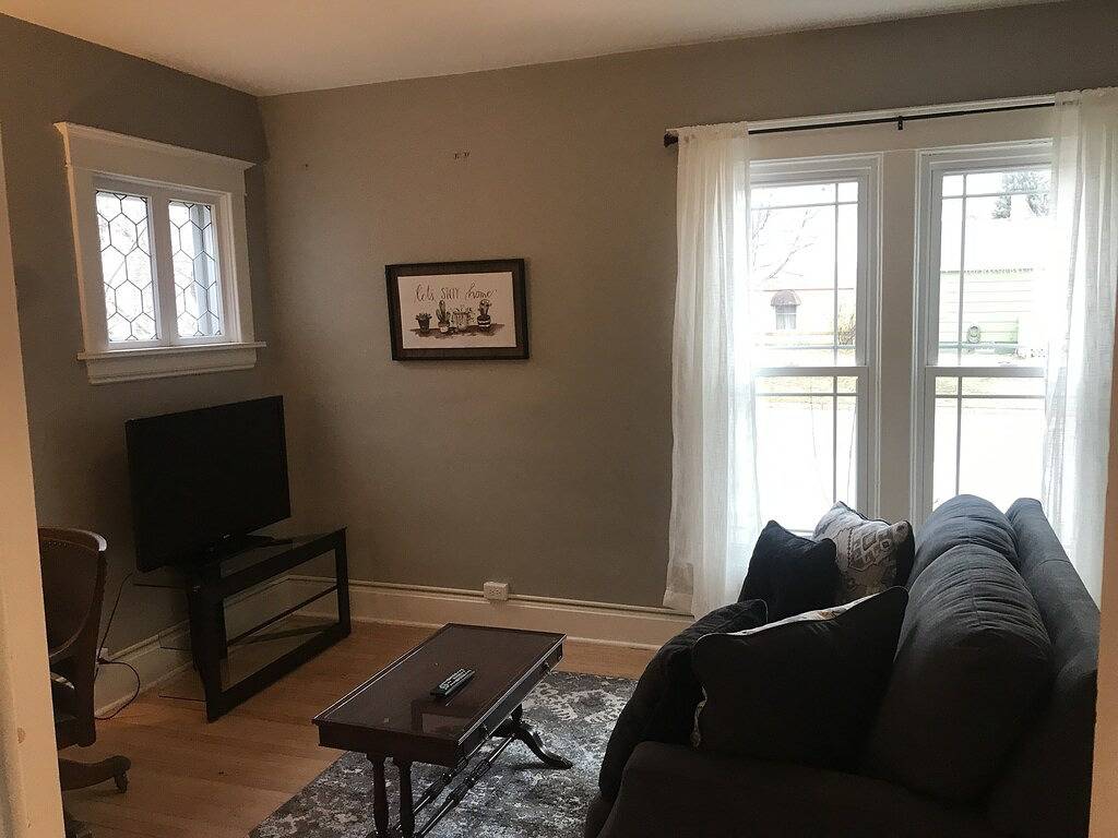 1928 Historic Spacious Victorian Home (Entire House) in Mandan, Morton County