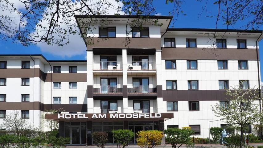 Hotel für 3 Personen, mit Terrasse und Garten sowie Pool und Sauna in München - 4