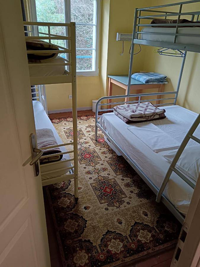 Location de vacances pour 2 personnes, avec vue ainsi que jardin et vue sur le lac à Carhaix-Plouguer - 3