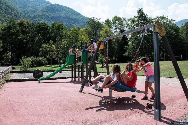 Chalet pour 6 personnes, avec terrasse et vue, animaux acceptés dans l' Ariège