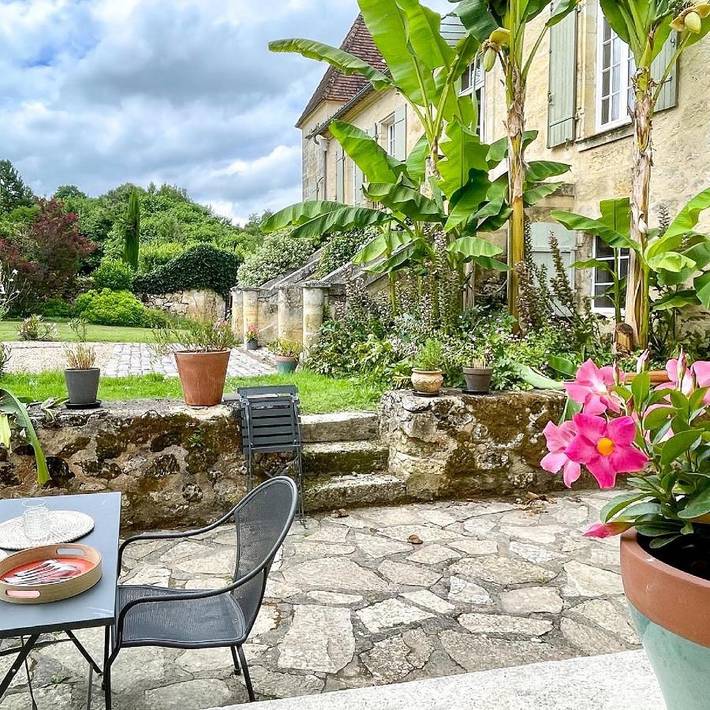 Gîte pour 2 personnes, avec Terrasse et Jardin ainsi que Piscine et Vue à Grézillac